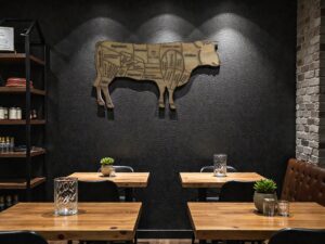 Geschnitzte Holzfiguren von Lamm